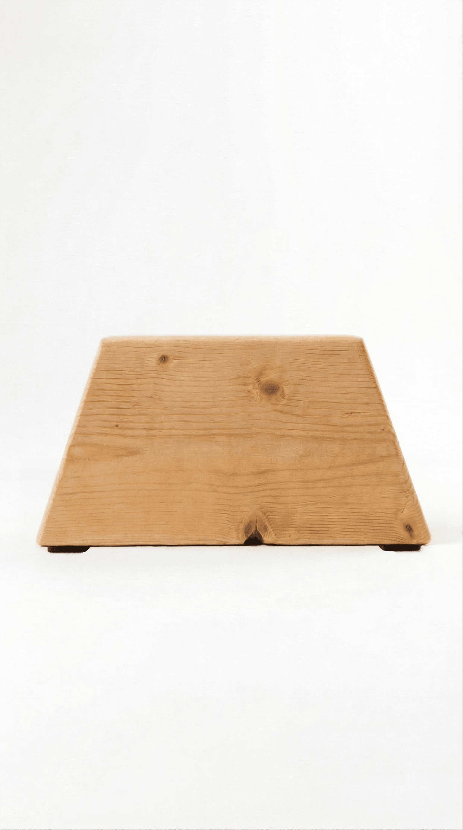 Nærvisning av trefoten på en parallette — naturlig trekorn